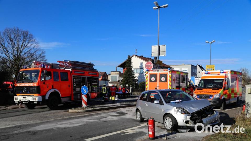 Der Wagen der Unfallverursacherin wurde rund 15 Meter über die Straße katapultiert. Bild: Roland Wellenhoefer