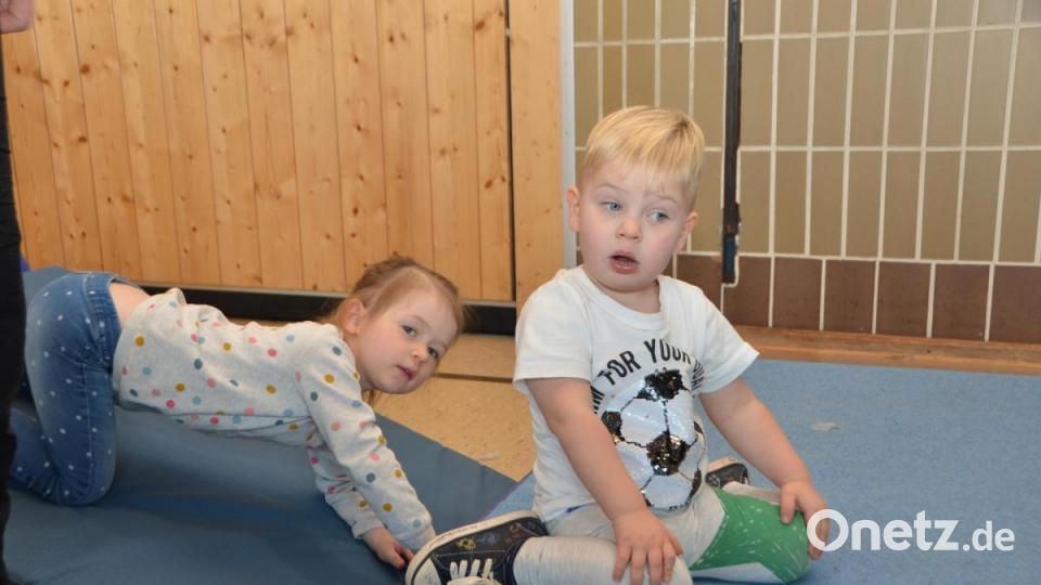 Das pure Leben tobte beim Indoorspielplatz in der Eglseeturnhalle, die zu einem Riesenspielplatz umfunktioniert wurde und den die Mädchen und Buben im Nu eroberten. Bild: dob