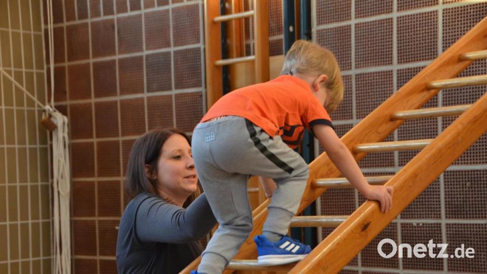 &quot;Schau mal Mami, wie ich Bergsteigen kann&quot;, scheint dieser Knirps zu sagen. Bild: dob
