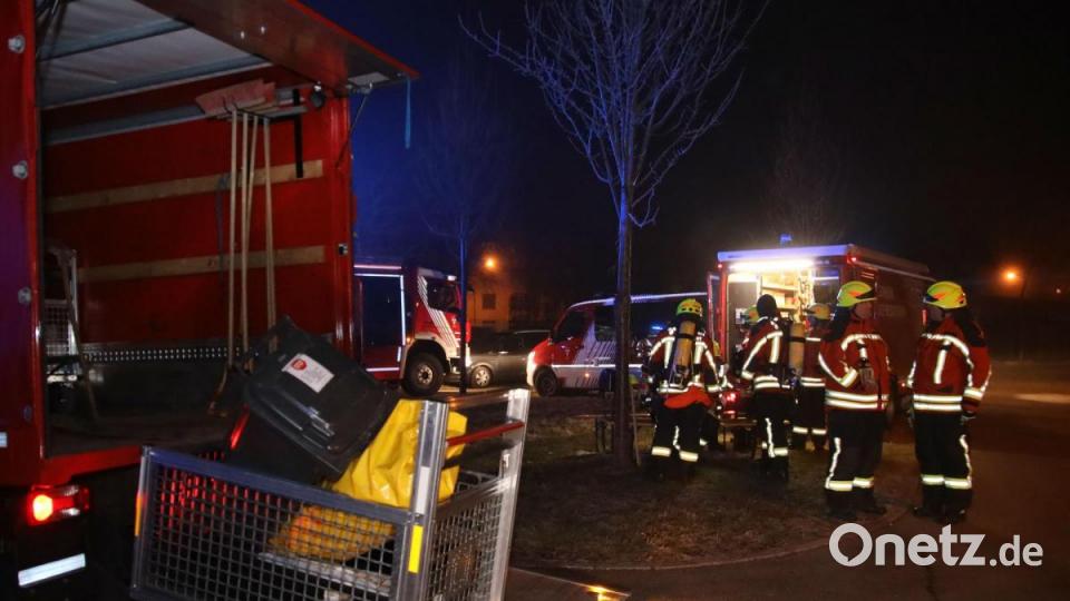 Ein Mann ist bei einem Hausbrand in Landshut ums Leben gekommen, zwei Menschen wurden verletzt. Bild: Auer Alexander
