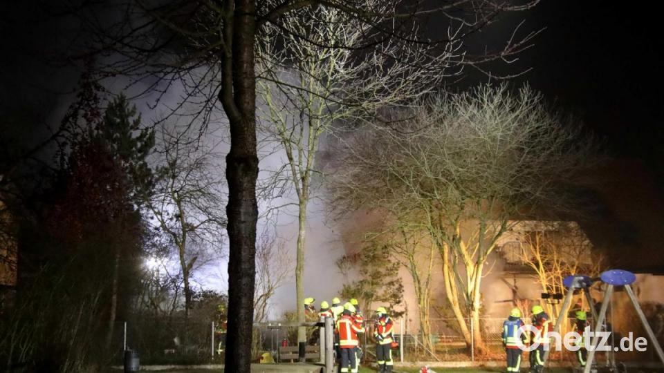 Ein Mann ist bei einem Hausbrand in Landshut ums Leben gekommen, zwei Menschen wurden verletzt. Bild: Auer Alexander