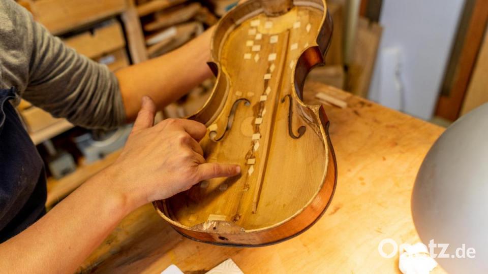 Werkstattbesuch bei Geigenbauerin Judith Bauer. Bild: Christian Gold