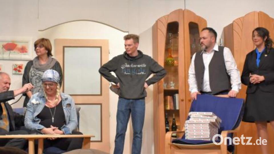 Die Katholische Theatergruppe führt das Stück &quot;Alexander Durcheinander&quot; im Grafenwöhrer Jugendheim auf. Bild: rgr