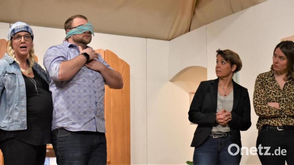 Die Katholische Theatergruppe führt das Stück &quot;Alexander Durcheinander&quot; im Grafenwöhrer Jugendheim auf. Bild: rgr