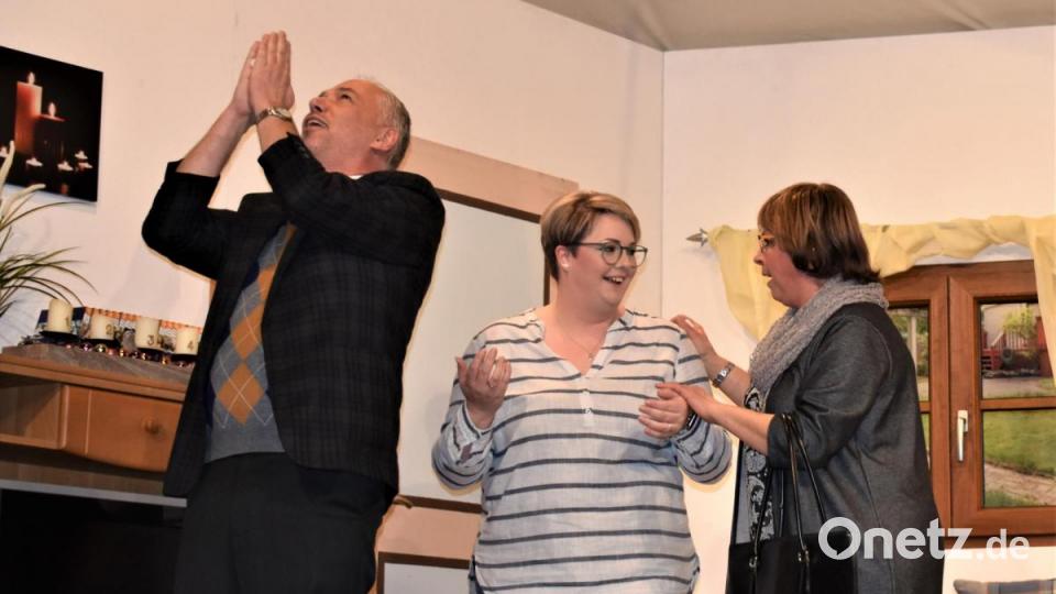 Die Katholische Theatergruppe führt das Stück &quot;Alexander Durcheinander&quot; im Grafenwöhrer Jugendheim auf. Bild: rgr