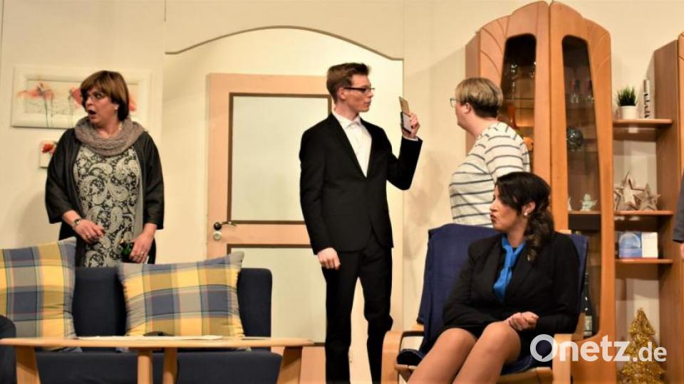 Die Katholische Theatergruppe führt das Stück &quot;Alexander Durcheinander&quot; im Grafenwöhrer Jugendheim auf. Bild: rgr