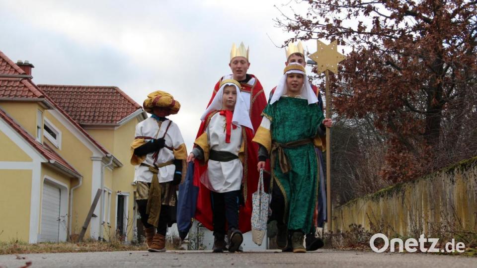 So ziehen die Sternsinger durch die Straßen. Bild: gri
