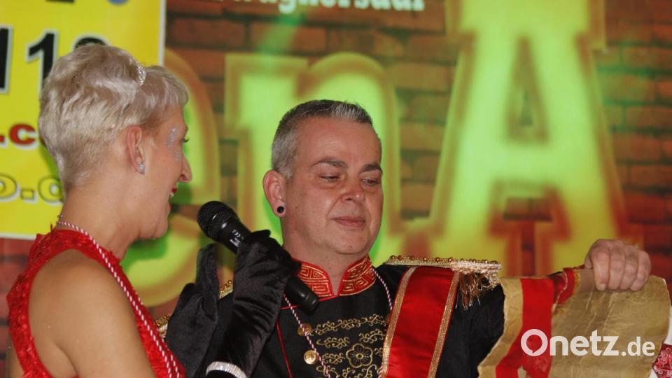 &quot;Jetzt lassen wir sie raus, die Faschings-Sau: Auf Sulzbach-Rosenberg ein dreifach donnerndes Helau!&quot; Mit diesen Worten luden Prinzessin Maria I. und Prinz Frank I. zu einem Abend ein, der Grenzen sprengen sollte. Bild: mfh