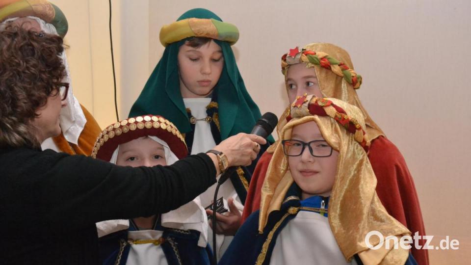 Eröffnet wurde der Neujahrsempfang mit dem Lied der Sternsinger, die am Eingang nochmals Spenden erbaten. Bild: pz