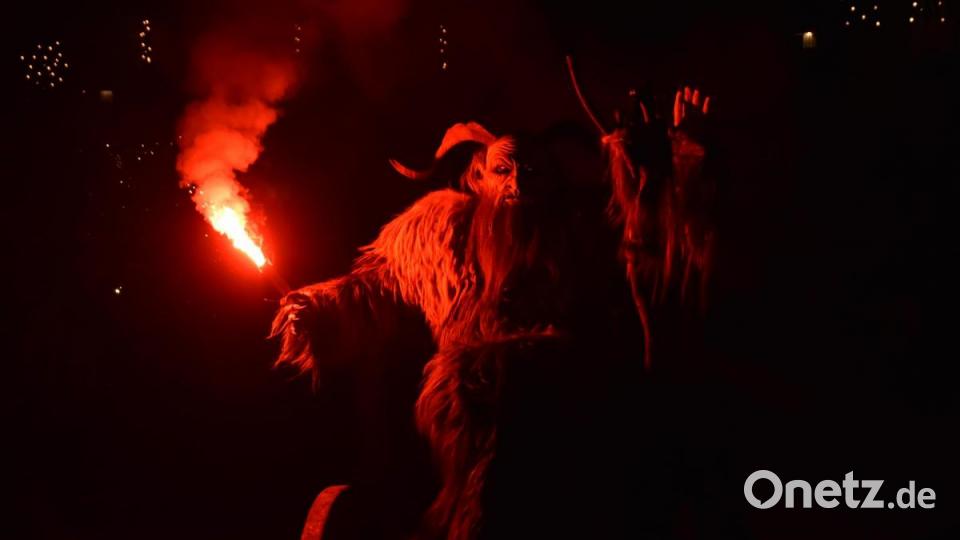 Feuer und Schwefel bei der Abschlussshow vor dem Alten Rathaus. Bild: hcz