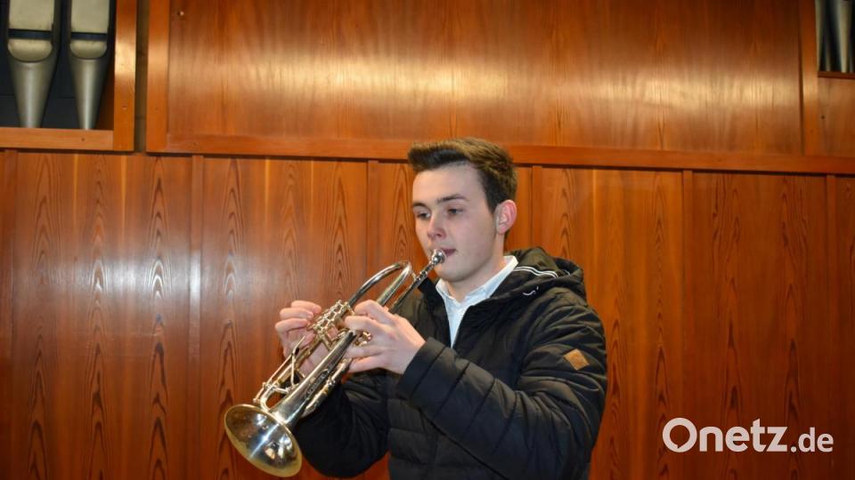 Marius Koslowski spielt auf der Trompete Bild: rgr