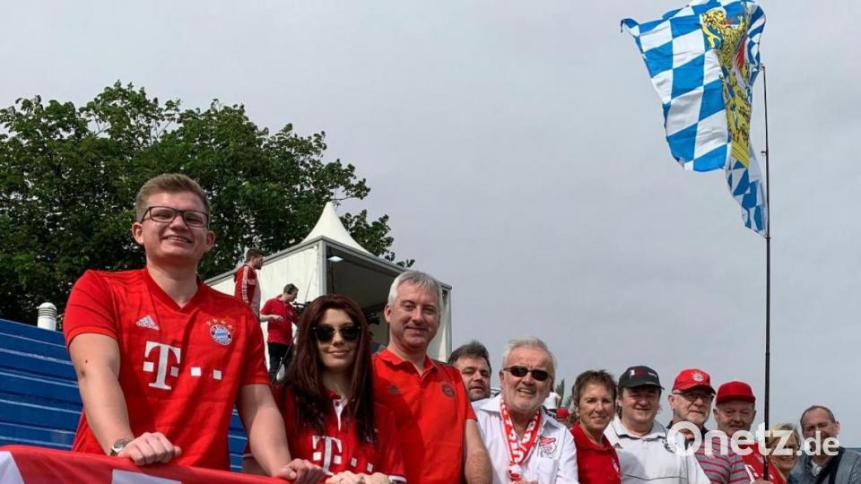 Nabburger Bayern-Fans beim Wintertrainingslager in Katar. Bild: exb