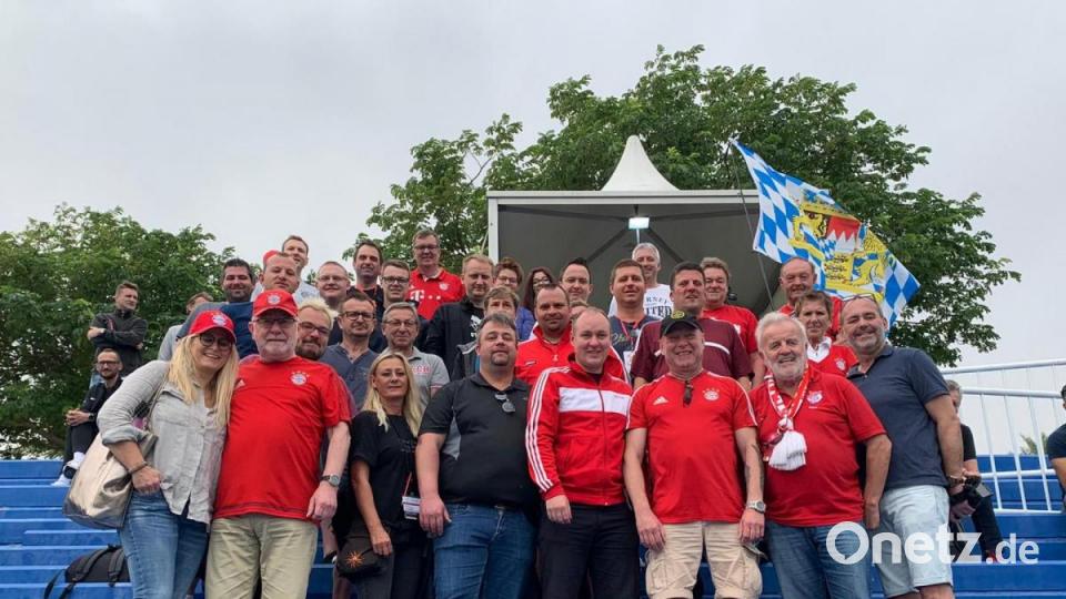 Nabburger Bayern-Fans beim Wintertrainingslager in Katar. Bild: mr