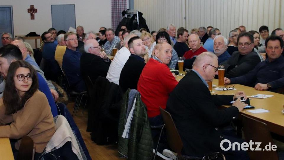 Ein gut gefüllter Saal im Miesberg-Restaurant. Bild: Thomas Dobler