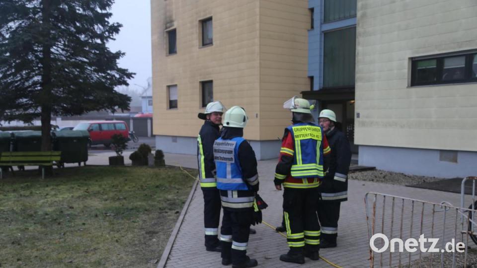 Zu einem Wohnungsbrand kam es am Sonntagmorgen in einem Wohnblock in Mitterteich. Bild: rw