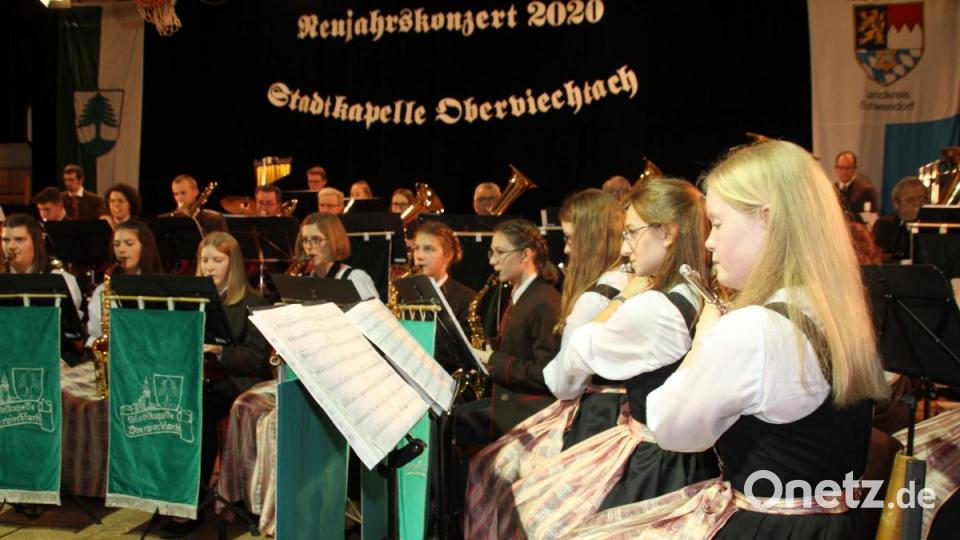 Die Stadtkapelle Oberviechtach begeisterte das Publikum beim Neujahrskonzert. Bild: frd