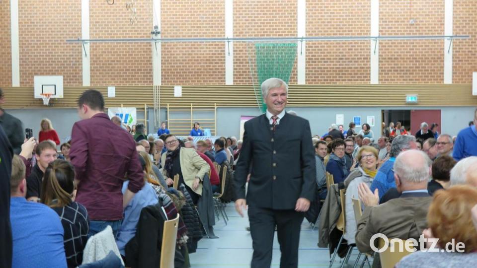 Wolfgang Krebs marschiert als Horst Seehofer ein. Bild: jzk