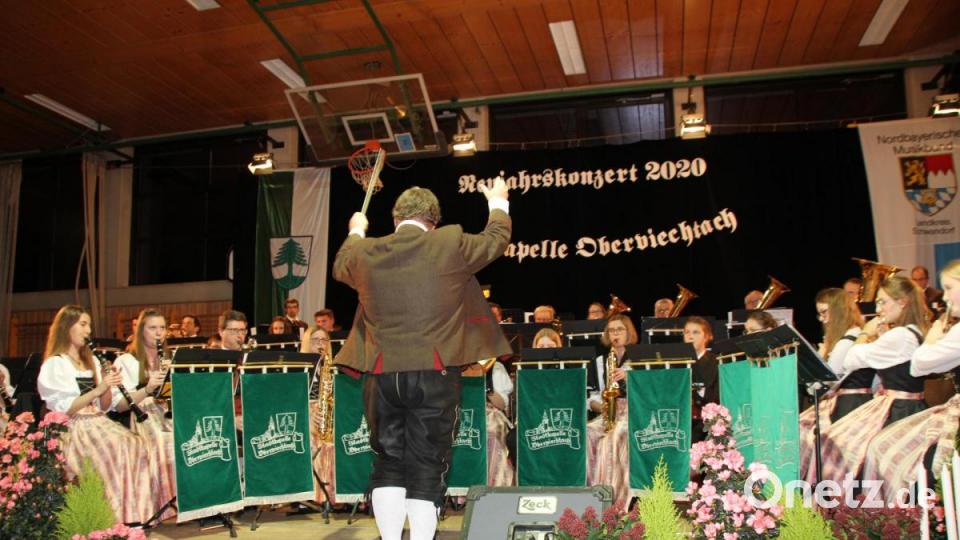 Die Stadtkapelle Oberviechtach begeisterte das Publikum beim Neujahrskonzert. Bild: frd