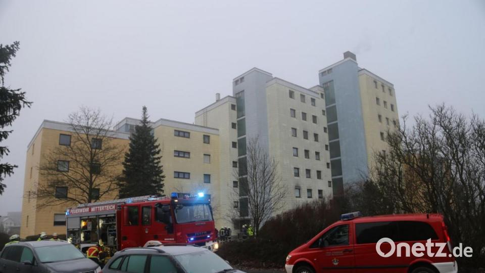 Zu einem Wohnungsbrand kam es am Sonntagmorgen in einem Wohnblock in Mitterteich. Bild: Roland Wellenhoefer