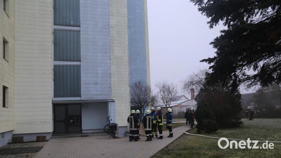 Zu einem Wohnungsbrand kam es am Sonntagmorgen in einem Wohnblock in Mitterteich. Bild: rw
