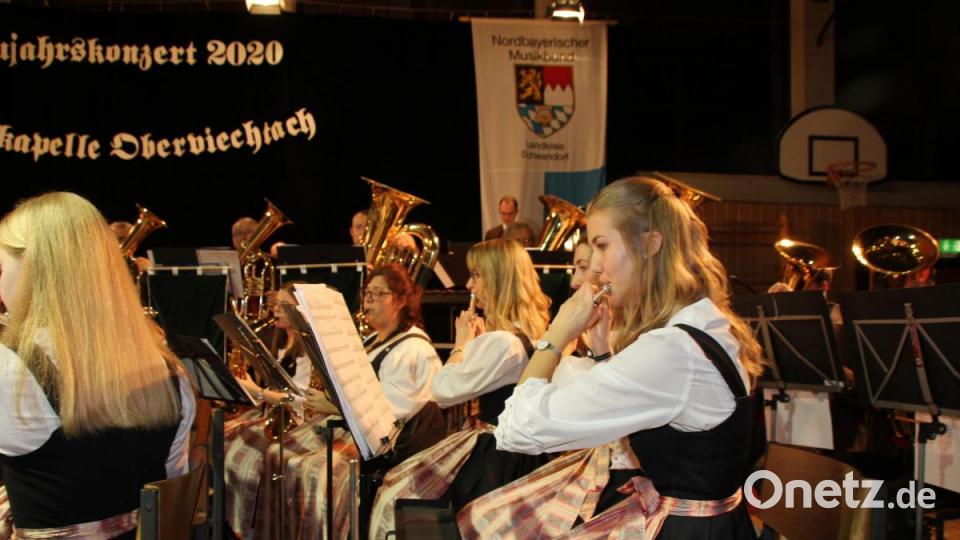 Die Stadtkapelle Oberviechtach begeisterte das Publikum beim Neujahrskonzert. Bild: frd
