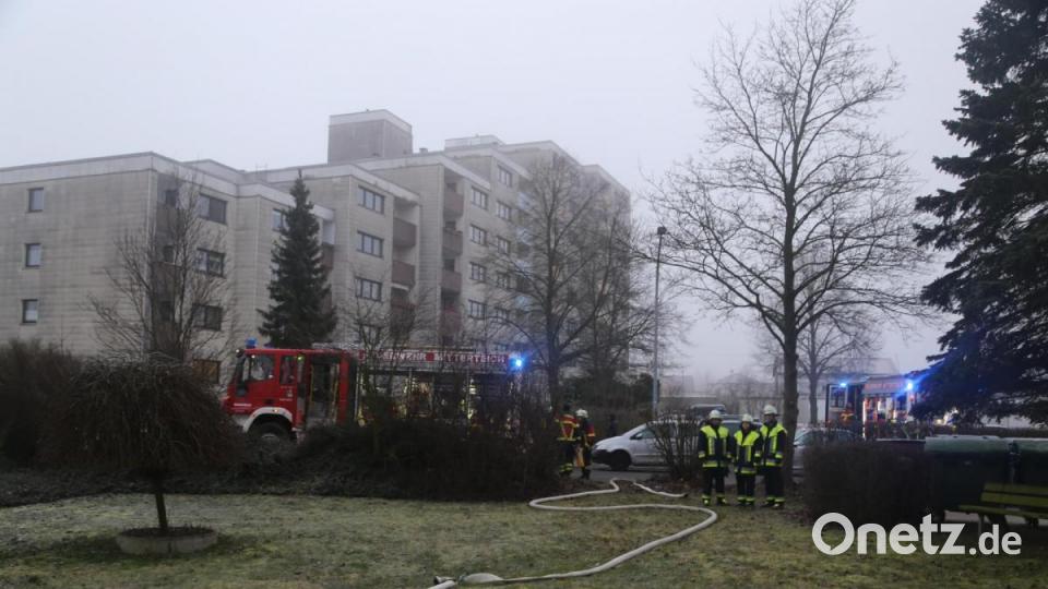 Zu einem Wohnungsbrand kam es am Sonntagmorgen in einem Wohnblock in Mitterteich. Bild: rw