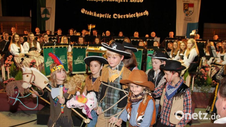 &quot;Moment for Morricone&quot;: Gefesselt geht es an den Marterpfahl“. Bild: frd