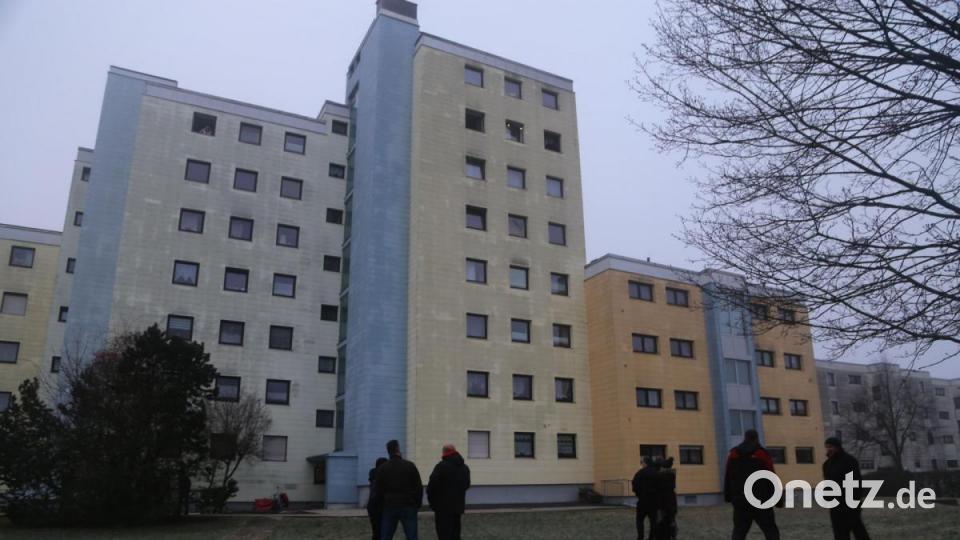 Zu einem Brand kam es am Sonntag in einem Wohnblock in der Porzellinerstraße. Betroffen war eine Wohnung im sechsten Stock (mittlerer Gebäudeteil). Bild: rw