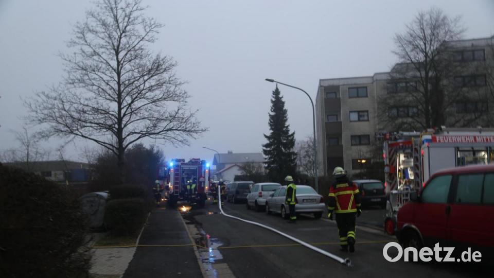 Zu einem Wohnungsbrand kam es am Sonntagmorgen in einem Wohnblock in Mitterteich. Bild: rw