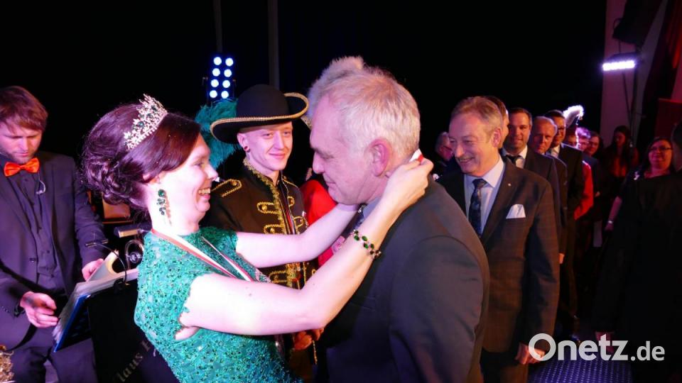 Orden gab es für die Nabburger Hilfsorganisationen. Bild: ga