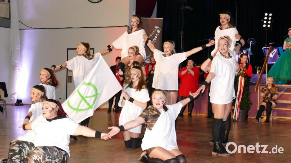 Showeinlage beim Stadtball. Bild: ga