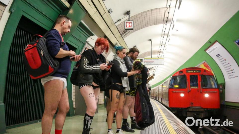 Auch in London blieben die Hosen zuhause. Foto: Dinendra Haria/SOPA Images via ZUMA Wire/dpa Bild: Dinendra Haria
