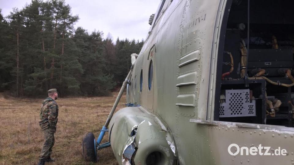 Fliegen kann dieser Hubschrauber nicht mehr. Aber als Dekoobjekt für Übungen im Gelände taugt er. Bild: eik