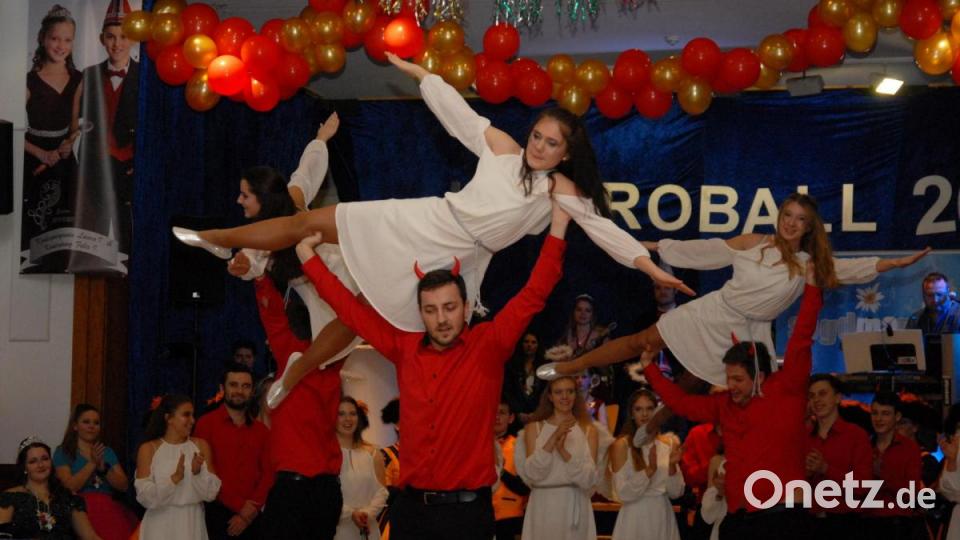 Der Auftritt der Prinzengarde und des Hofstaats beim Inthronisationsball. Bild: gbj