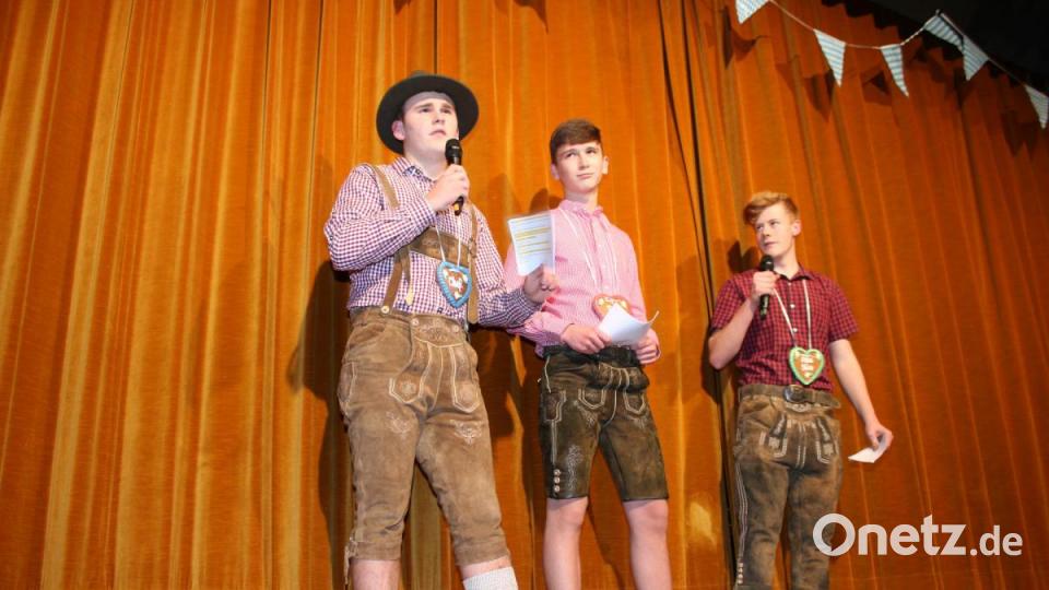 Lars Schaller, Felix Walberer, und Fabian Schultes (von links) und führten durch den zweiten Teil der Show. Bild: sne