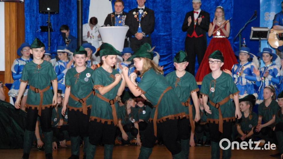 Die Showtanzgruppe im &quot;Robin Hood&quot;-Outfit. Bild: gbj