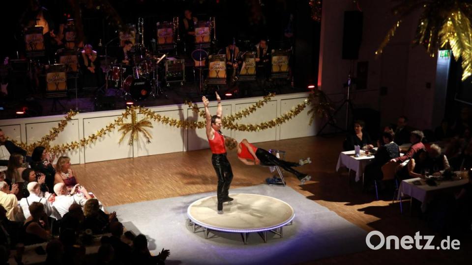 „Duo Rollecsos“ mit Rollschuh-Akrobatik vom Feinsten. Bild: JOCHEN NEUMANN
ERBENDORF