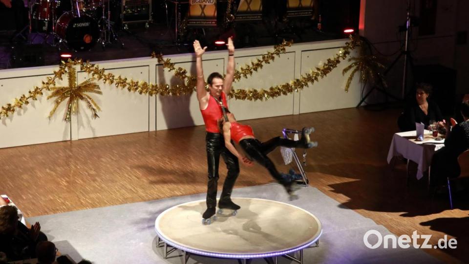 „Duo Rollecsos“ mit Rollschuh-Akrobatik vom Feinsten. Bild: JOCHEN NEUMANN
ERBENDORF