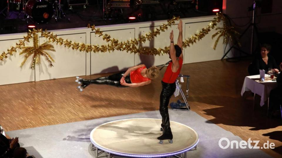 „Duo Rollecsos“ mit Rollschuh-Akrobatik vom Feinsten. Bild: JOCHEN NEUMANN
ERBENDORF