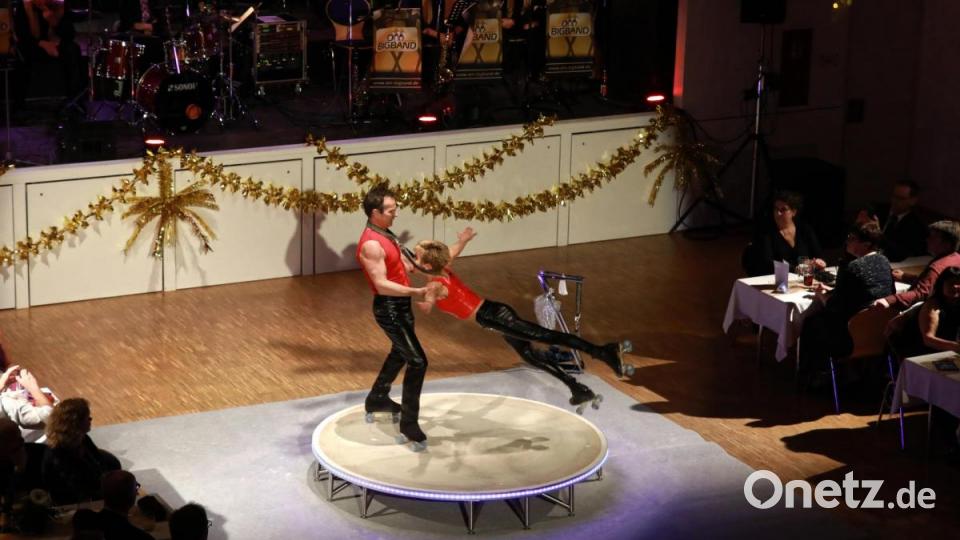 „Duo Rollecsos“ mit Rollschuh-Akrobatik vom Feinsten. Bild: JOCHEN NEUMANN
ERBENDORF