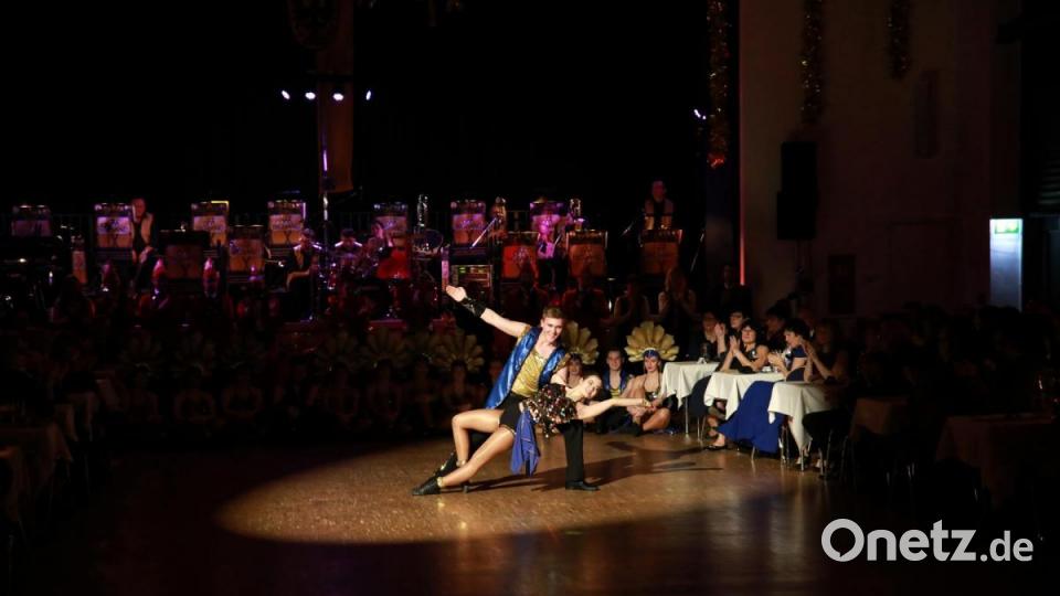 Der Showtanz der Narrhalla Windischeschenbach entführte in eine arabische Nacht. Bild: JOCHEN NEUMANN
ERBENDORF