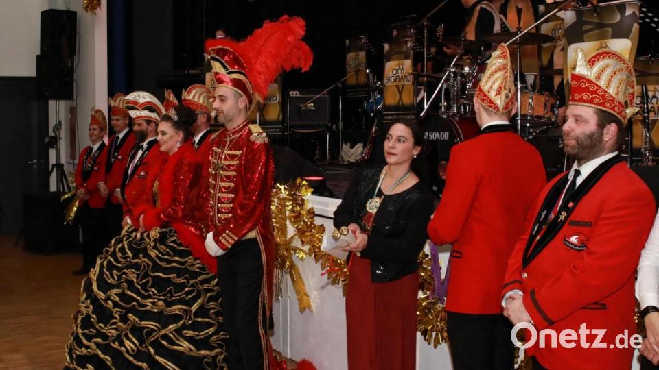 Der Hofstaat der Narrhalla Windischeschenbach mit Prinzenpaar Rebecca und Manuel. Bild: JOCHEN NEUMANN
ERBENDORF