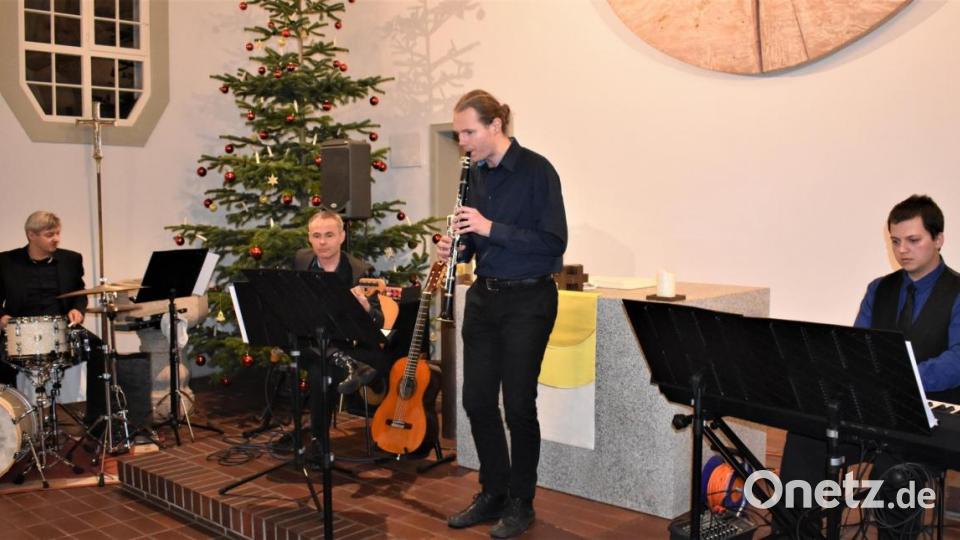 Seit 25 Jahren arbeitet Apothekerin Catharina Stoll-Graml in der Grafenwöhrer Stadt-Apotheke. Ein guter Anlass für ein Konzert in der Michaelskirche, bei dem tschechische Musiker auftreten. Bild: rgr