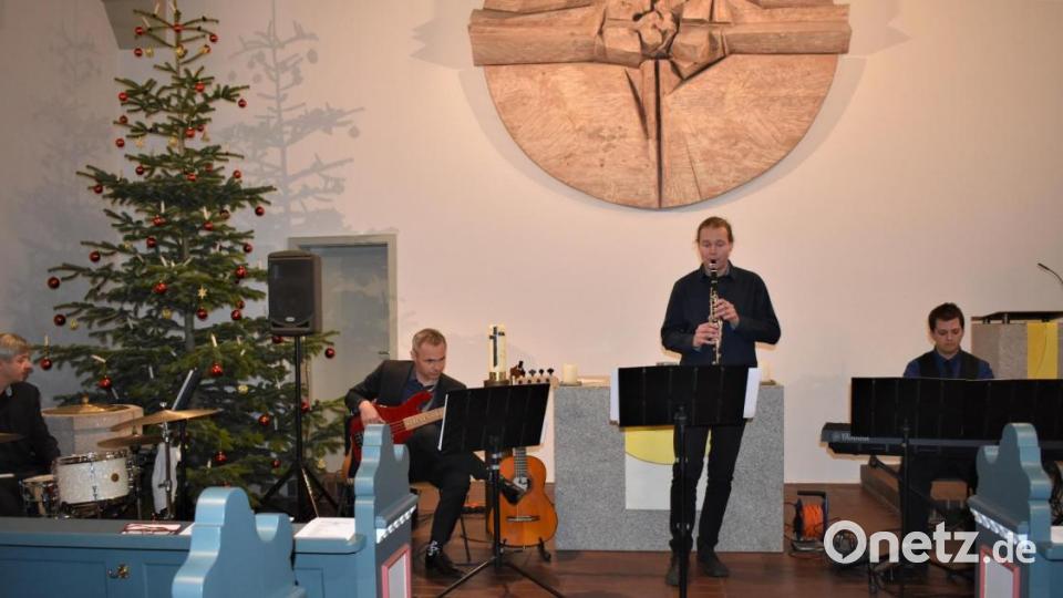 Seit 25 Jahren arbeitet Apothekerin Catharina Stoll-Graml in der Grafenwöhrer Stadt-Apotheke. Ein guter Anlass für ein Konzert in der Michaelskirche, bei dem tschechische Musiker auftreten. Bild: rgr