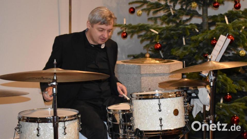 Seit 25 Jahren arbeitet Apothekerin Catharina Stoll-Graml in der Grafenwöhrer Stadt-Apotheke. Ein guter Anlass für ein Konzert in der Michaelskirche, bei dem tschechische Musiker auftreten. Bild: rgr