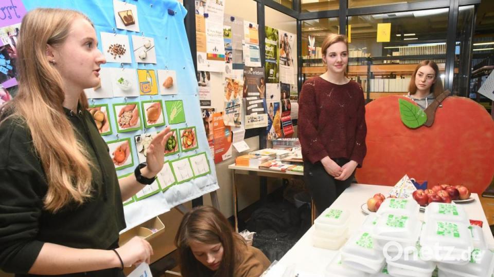 Gesunde Ernährung: So geht&#039;s, wissen die Elly-Schülerinnen. Bild: Gabi Schönberger