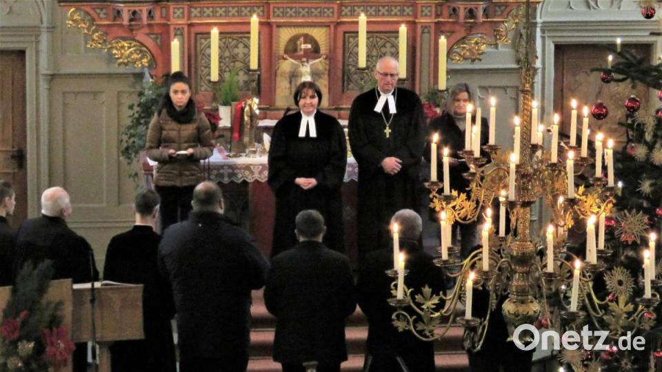 Bach-Fischer empfängt das Abendmahl Bild: ubb
