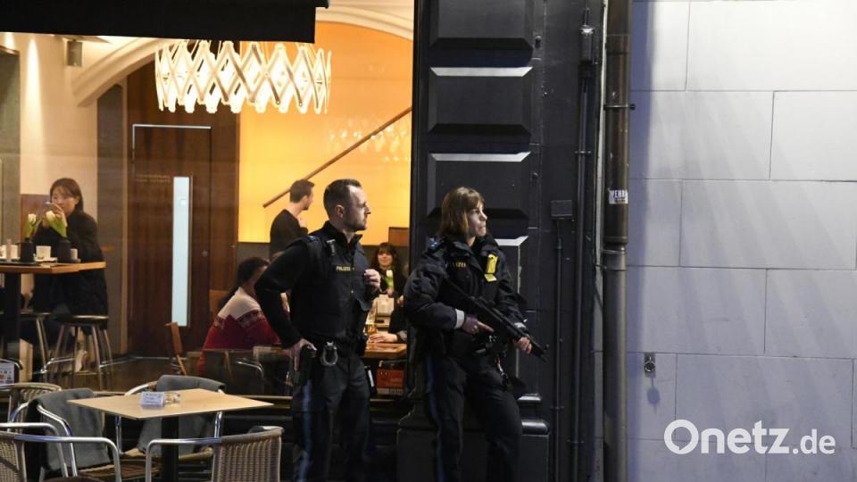 Polizei am Marktplatz Amberg Bild: Petra Hartl