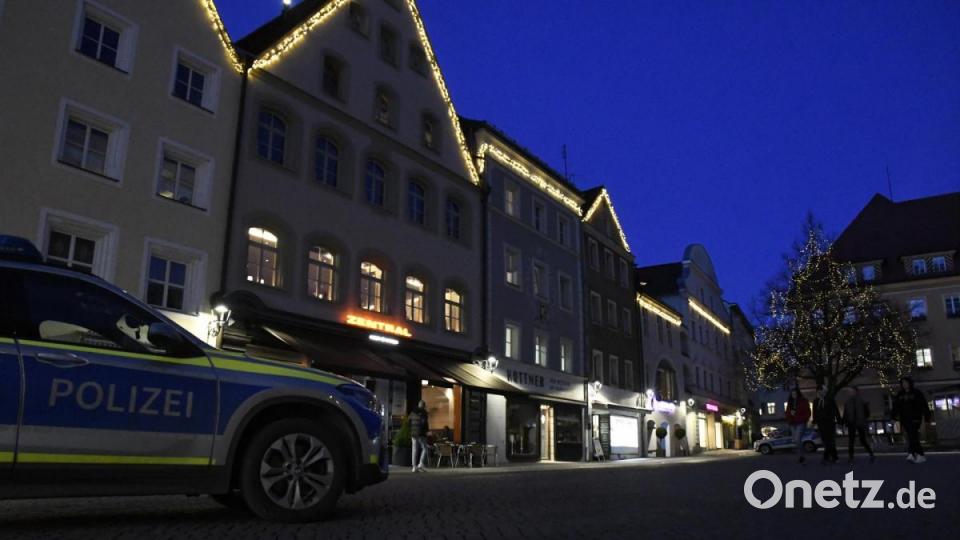 Polizei am Marktplatz Amberg Bild: Petra Hartl