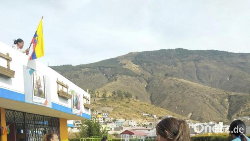 Jeden Montagmorgen singen die Buben und Mädchen im Kindergarten die Nationalhymne. Bild: exb